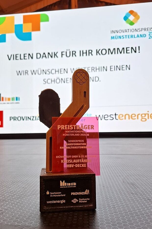 Transformationspreis 2026 für die HBV-Rippendecke Trophäe des Transformationspreises Münsterland 2026 für die kreislauffähige HBV-Rippendecke